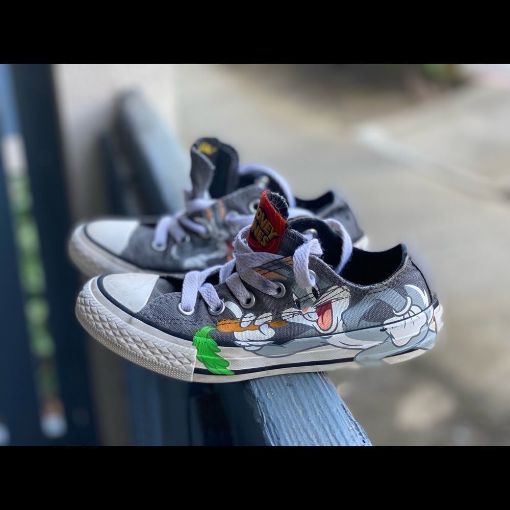 Converse Youth Looney Tunes Carrot Gray Sz 12
